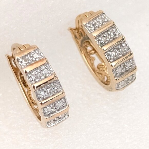 Jewelry - Small gold and silver huggie oval hoop earrings
